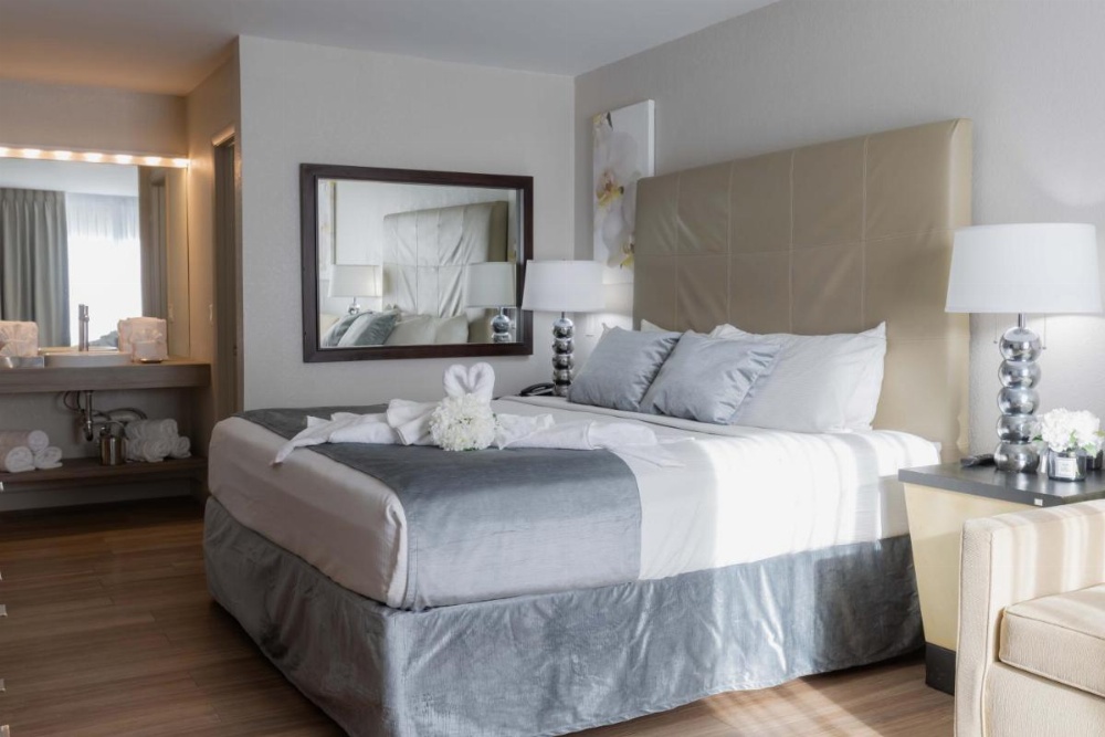 King Room with Pool View